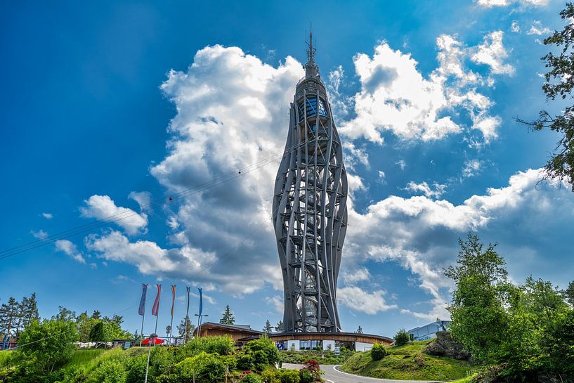 Uitzicht over de Pyramidenkogel uitkijktoren op het Woerthe Meer van Andreas Völkel