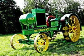 John Deere Waterloo Boy Kerosene Traktor von Peter Kraaibeek Fine Art