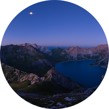 Kort voor zonsopgang aan de Lünersee