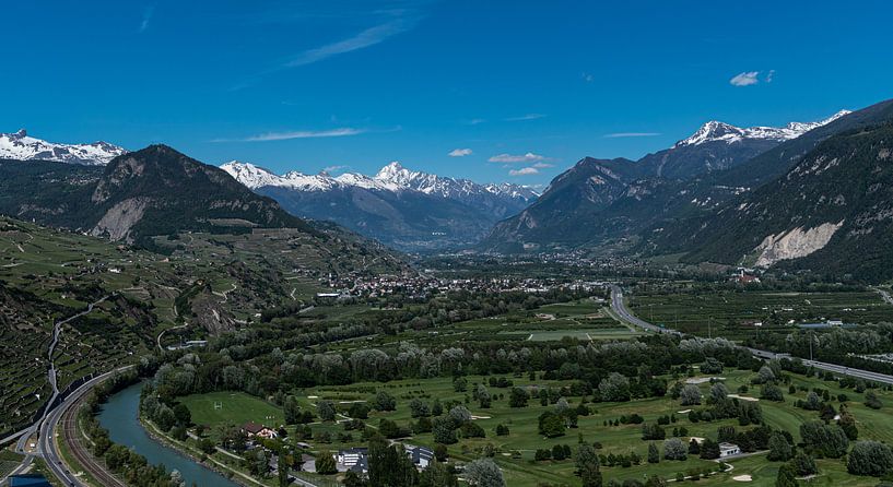 Uitzicht over Sion, Zwitserland van Ingrid Aanen