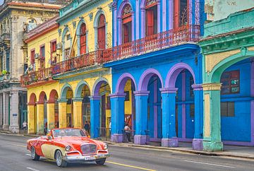 Oldtimer in colourful street in Havana Cuba by Get Hit