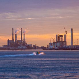 Sunset Maasvlakte van Guido Akster