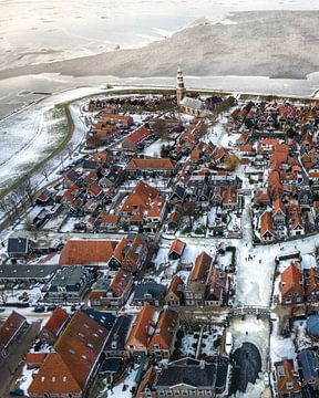 Winterluftbild von Hindeloopen am IJsselmeer von Ewold Kooistra
