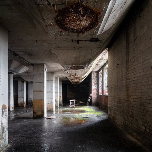 Une industrie abandonnée en déclin.