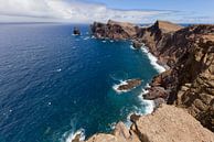 De Atlantische Oceaan aan de kust van Madeira Island van Paul Wendels thumbnail