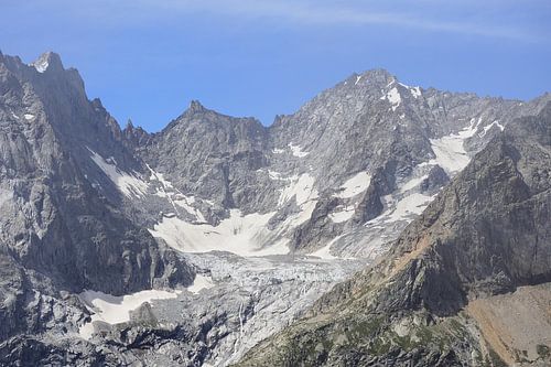 Mont Blanc bergwereld en TMB panorama - adembenemende Alpine fotografie met gletsjers en bergtoppen. Koop nu de perfecte alpine muurschildering of canvas motief online.