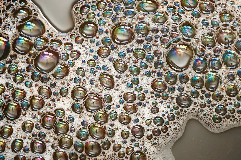 Water molecules part 2 by Tineke Katsipodas