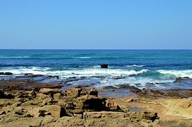 Indische oceaan aan de oostkust van Zuid Afrika bij Mission Rocks van Vera Boels