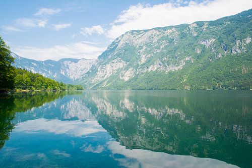 Le lac de Bohinj en Slovénie