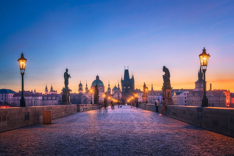 Praag in het blauwe uur van Arda Acar