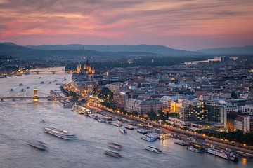 Evening in Budapest by Jeroen Linnenkamp