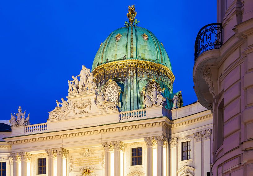 Alte Hofburg in Wien am Abend von Werner Dieterich