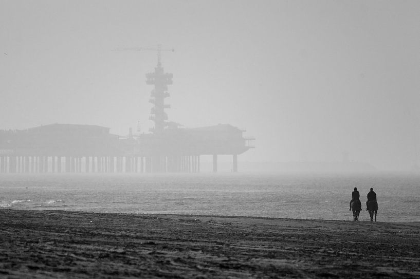 Een zondagse rit per paard bij de pier van Scheveningen van Bart Hageman Photography