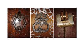 Barcelona Door Knockers, No. 003 von GERALD KNOWLES