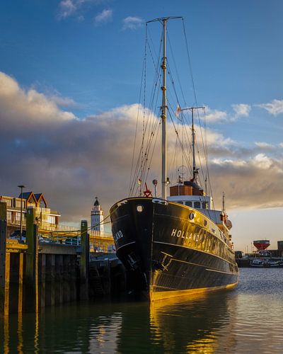 The Holland is a seagoing tugboat that sailed for Doeksen from 1951 until 1976.