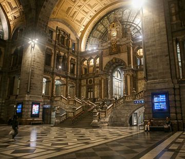 Antwerp Central Station by Roy Manuhutu