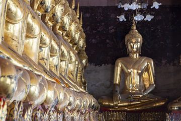 Buddhas in Wat Suthat Thepwararam by Walter G. Allgöwer