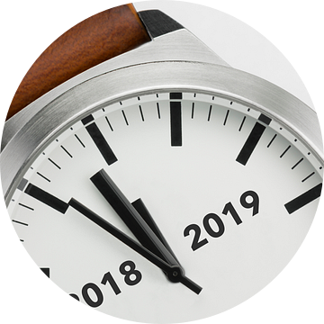 Horloge met tekst 2018 2019 van Tonko Oosterink