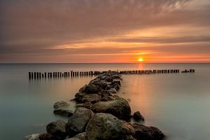 Mooi zonsopkomst bij de kust van Enkhuizen van Costas Ganasos