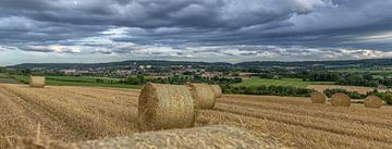 Panorama met strobalen van Vaals