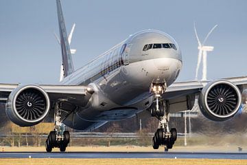 Qatar Boeing 777 bei der Landung auf der Polderbaan