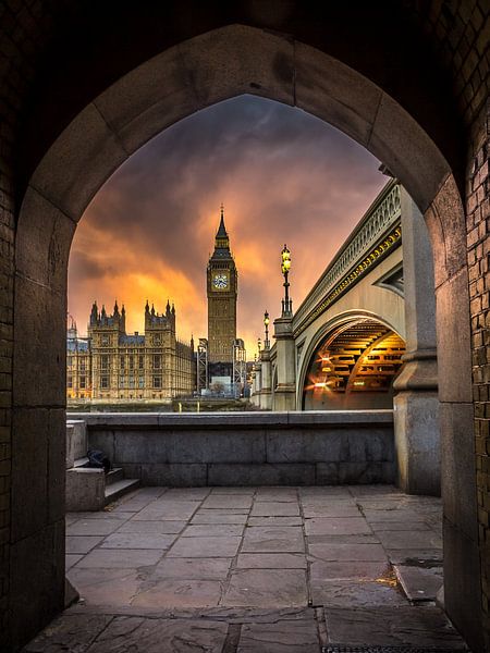 Big Ben in Londen bij zonsondergang van Rubin Versigny