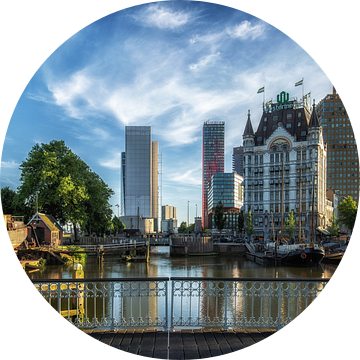 Witte huis en oude haven in Rotterdam van Steven Dijkshoorn