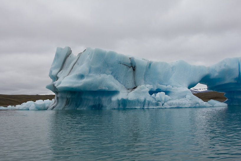Iceberg avec vue sur le glacier par Stephan van Krimpen