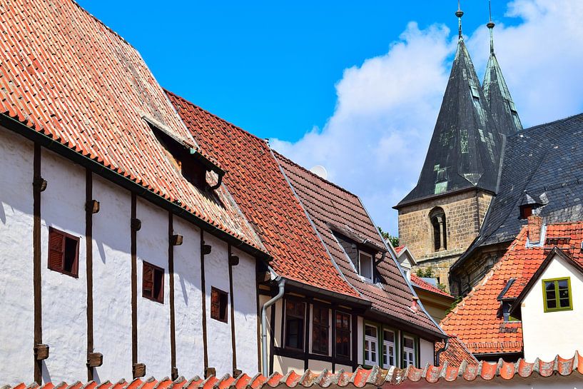 Fachwerkhäuser in Deutschland an einem sonnigen Sommertag - ein heiteres Bild jahrhundertealter Architektur von Studio LE-gals
