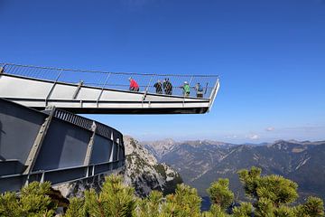 Het AlpspiX uitkijkplatform bij het bergstation Alpspitze, Garmisch-Partenkirchen van Udo Herrmann