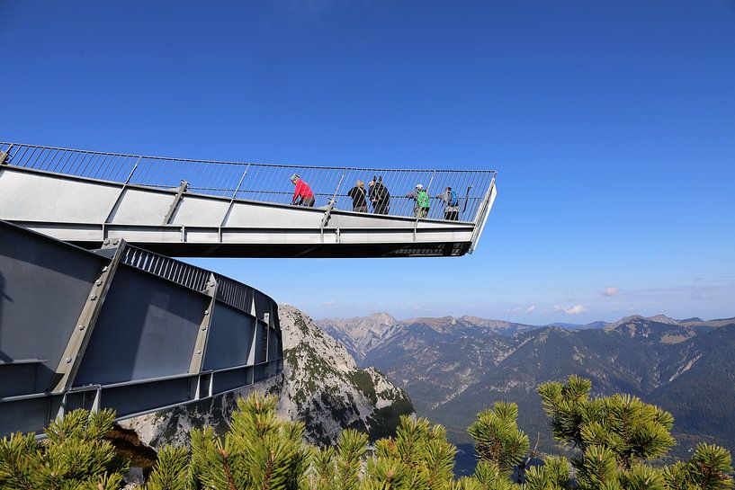 Het AlpspiX uitkijkplatform bij het bergstation Alpspitze, Garmisch-Partenkirchen van Udo Herrmann