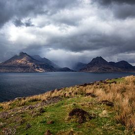 Pluie sur les collines de Cuillin sur Em We