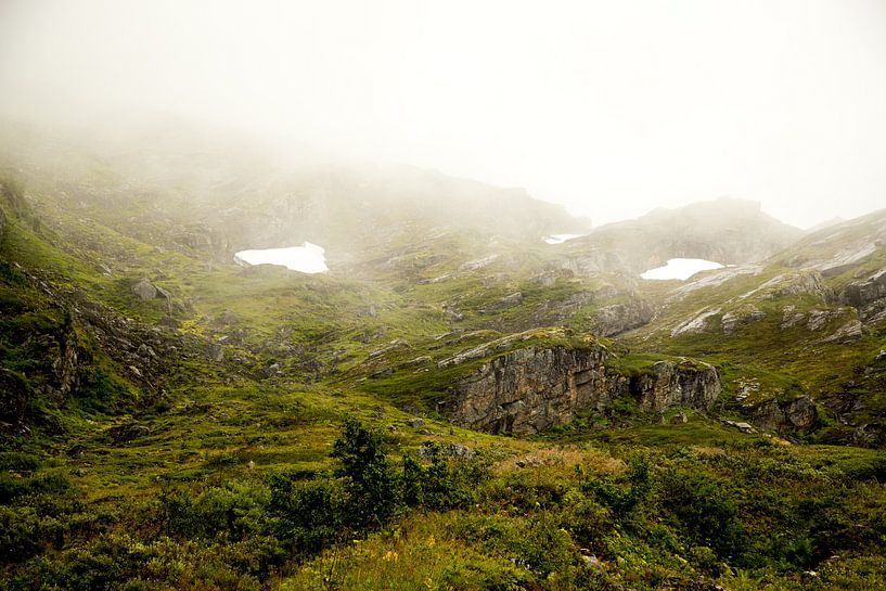mountain landscape on a foggy day by Karijn | Fine art Natuur en Reis Fotografie