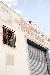 Oude garage in Valencia // Spanje // Reis- en Straatfotografie