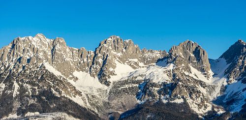 Bergpanorama Wilder Kaiser Tirol, Oostenrijk in de ochtend
