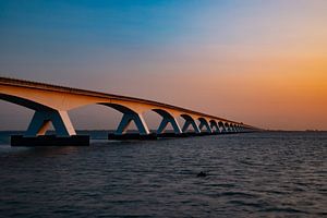Die Zeelandbrug, Zeeland (Niederlande) bei Sonnenaufgang.