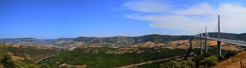 Panorama van het viaduct van Millau