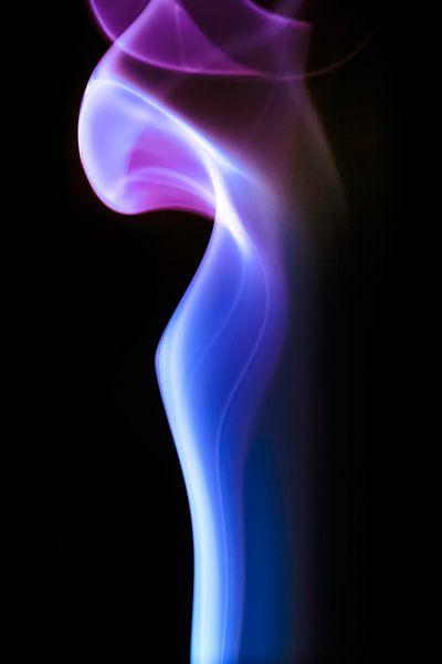 Beautiful Smoke on a black backdrop. van Robert Wiggers