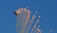 F-16 met flares van Rogier Vermeulen thumbnail