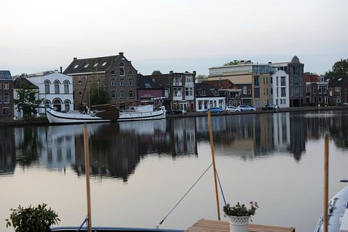 Haven van Delft - werkplaatsen en schepen by Mariska van Vondelen