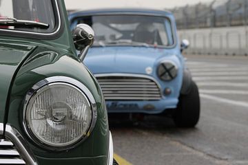 2 mini's on Zandvoort by Roald Rakers