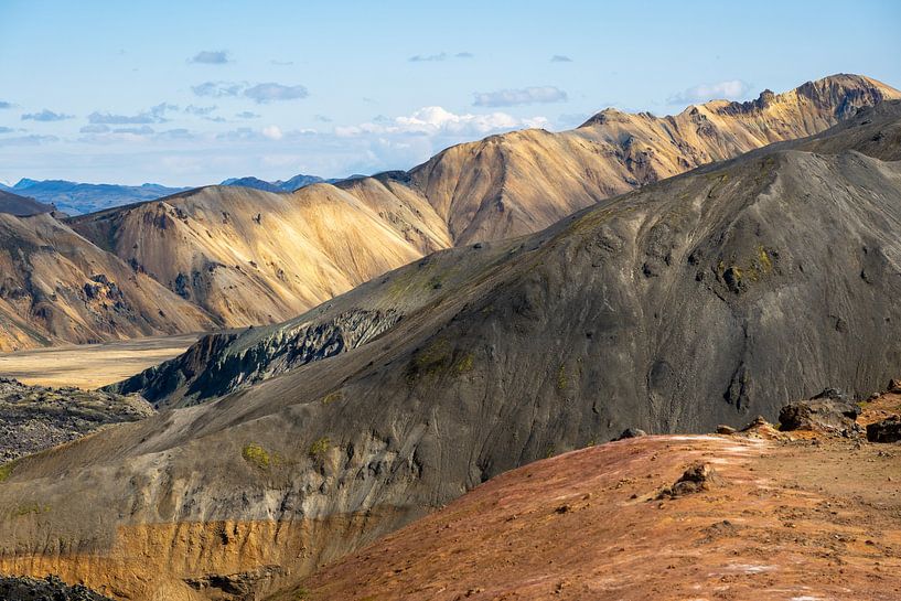 The colourful ryolite mountains of Landmannalaugar by Gerry van Roosmalen