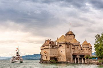 A steamboat approaches the castle of Chillon, near the town of Montreux (Switzerland).