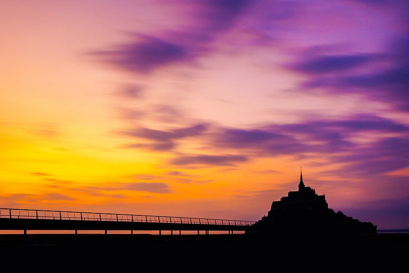 Dreigende zonsondergang Le Mont Saint Michel - Frankrijk - Normandië  par Dexter Reijsmeijer