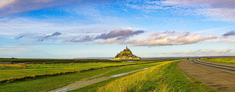 Mont-Saint-Michel by Stefan Havadi-Nagy