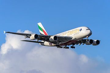 Emirates Airbus A380 in der Lackierung von Paris Saint Germain. von Jaap van den Berg