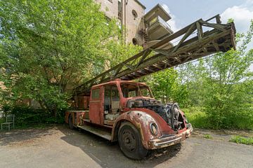 Verlaten brandweerauto - urbex van LostInDecay