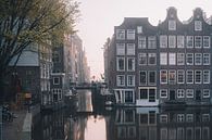 Amsterdam - grachtenpanden op een vroege ochtend van Thea.Photo thumbnail