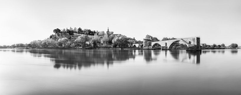 Avignon im Sonnenaufgang von Manfred Voss, Schwarz-weiss Fotografie