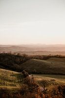 Sonnenuntergang über dem Val d'Orcia im Winter